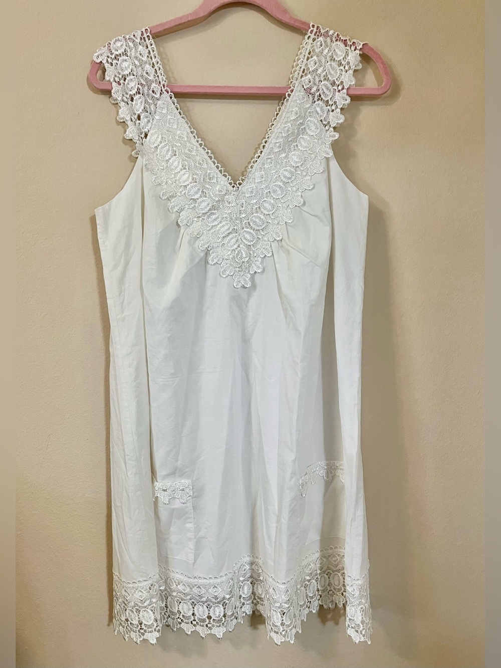 Lipsy White Crochet Lace Trim V-Neck Sleeveless Dress Womens size m nwot